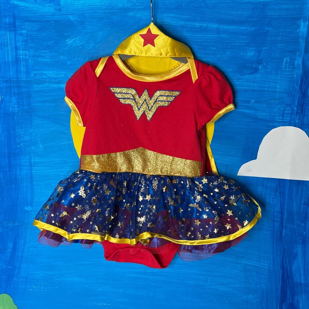Brand New Wonder Woman Baby Girls Costume Bodysuit Cape and Headband 3-6 M